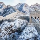 Pemandangan Tembok Raksasa Cina di saat musim salju. (getty images)