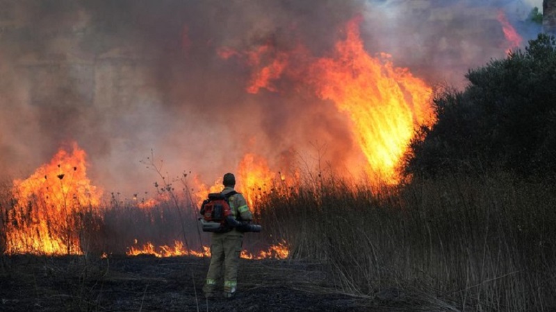 Israel-Hizbullah Saling Serang