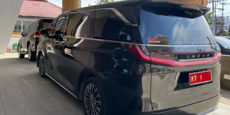 Harga Selangit, Mobil Dinas Gubernur Kaltim Dikritik