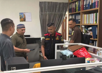 Penyidik Kejati Kaltim Geledah Kantor Dinas ESDM