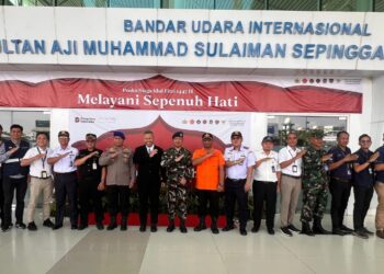 Penumpang Bandara Balikpapan Naik