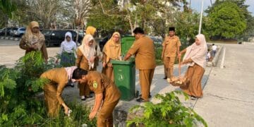 Diskominfo PPU Dukung Penilaian Adipura 2026 Lewat Gotong Royong Dilingkup Kantor