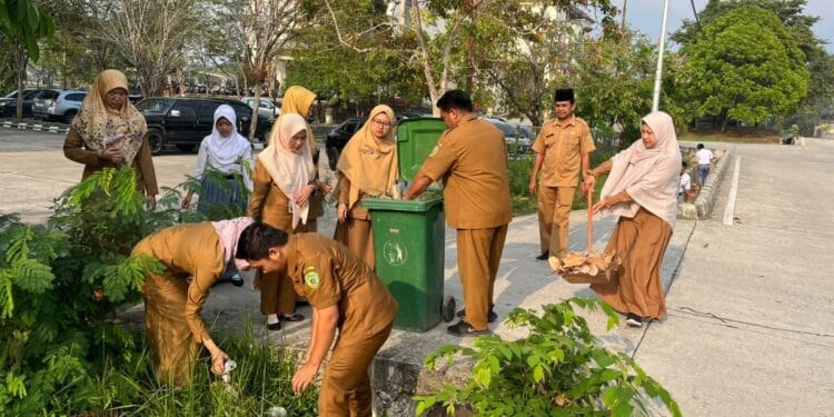 Diskominfo PPU Dukung Penilaian Adipura 2026 Lewat Gotong Royong Dilingkup Kantor
