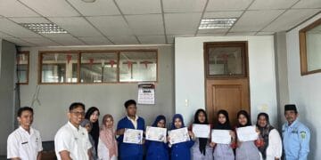 Sekretaris Diskominfo PPU Apresiasi Disiplin Siswa Usai Magang Enam Bulan